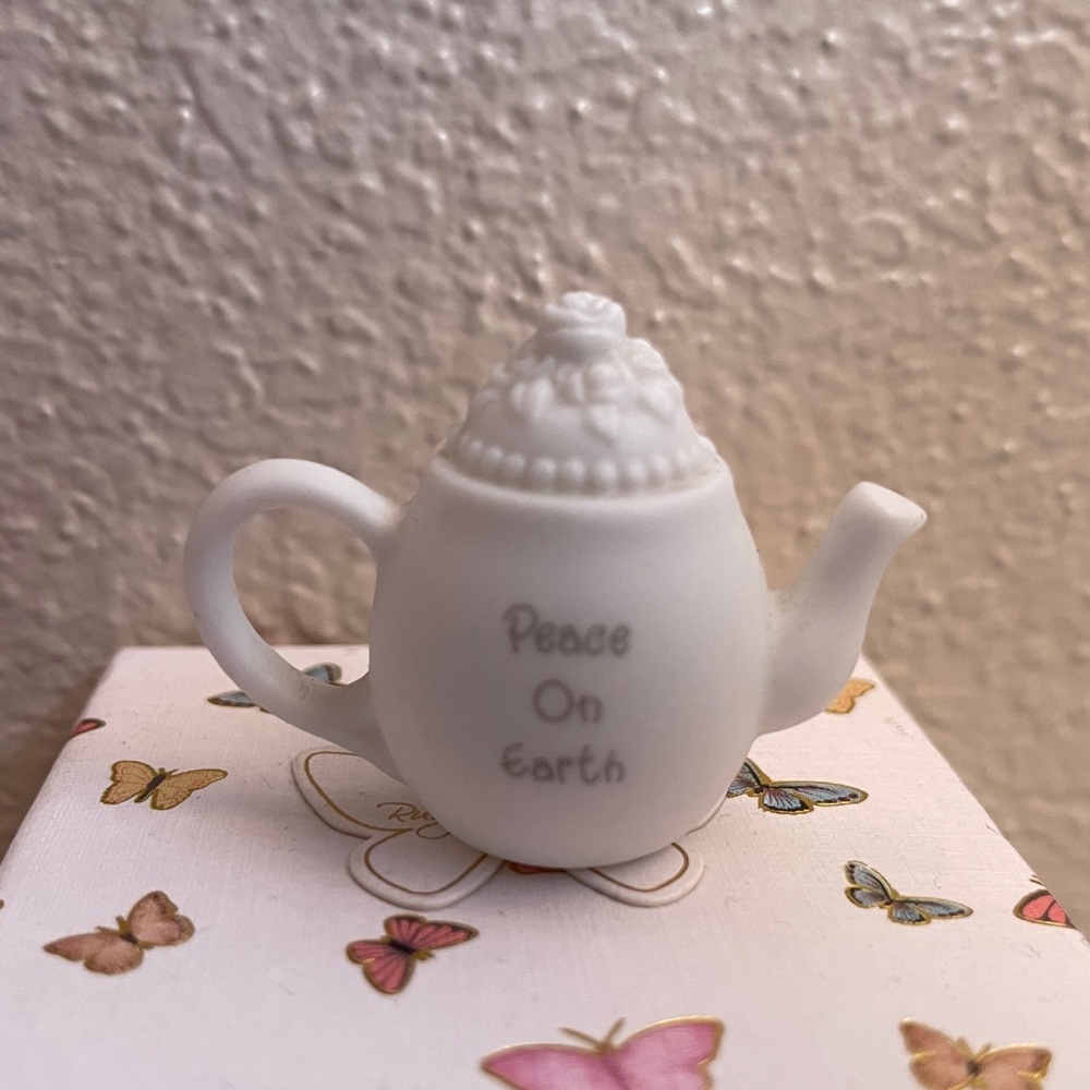 Charming Precious Moments White Miniature Tea Set with Illustrations - Picture 7 of 9